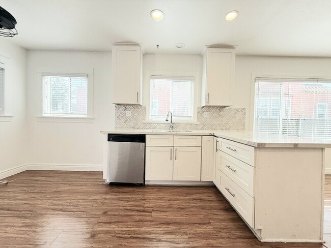 Building Photo - 6500 Arlington Ave