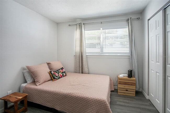 Building Photo - 4602 W Hawthorne Rd