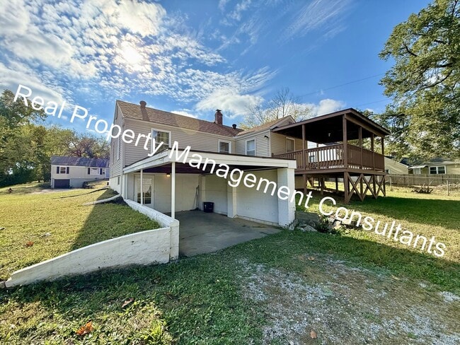 Building Photo - Charming 3-Bedroom Home with Covered Deck ...