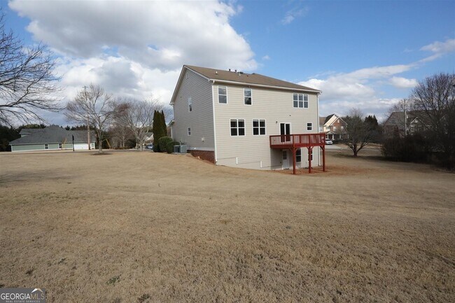 Building Photo - 3205 Vaughan Dr