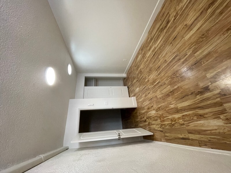 Building Photo - 2730 S Highland Dr