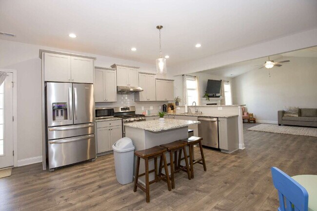 Building Photo - "Spacious 4-Bedroom Gem with 3 Full Baths - 2344 Sq Ft of Comfort on Stackhouse Drive!"