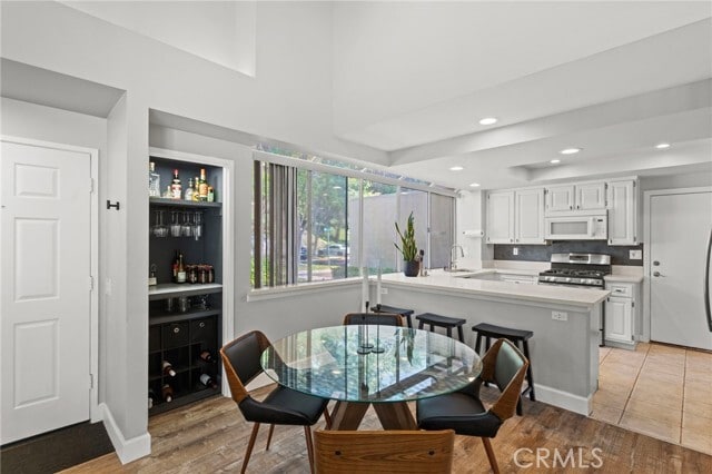 Building Photo - 26481 Olivewood