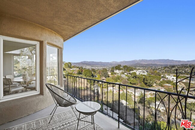 Building Photo - 1850 San Jacinto St