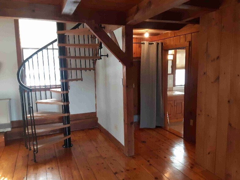 Building Photo - 133 Notch Rd