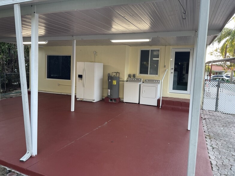 Building Photo - 51 SW 59th Ave