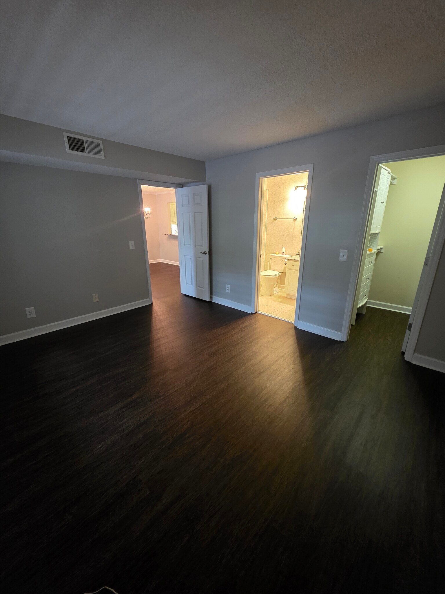 Building Photo - 1221 Westview Ln