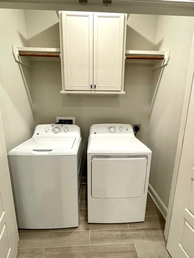 Building Photo - 801 S Audubon Pl Ave