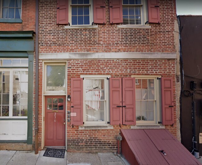 Building Photo - Bright Old City Loft