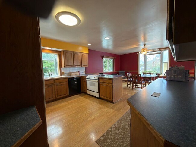 Building Photo - Modern Comfort Meets Classic Charm in South Tabor~ Fenced Backyard~ Garage~ Pets Welcome~ 94 Bike...