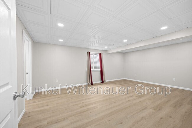 Building Photo - 105 Forest Oaks Dr