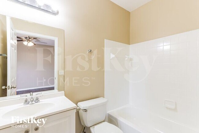 Building Photo - 122 Dahl Ave