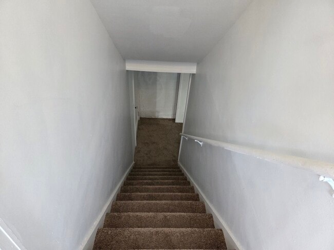 Building Photo - 2528 Beverly St E