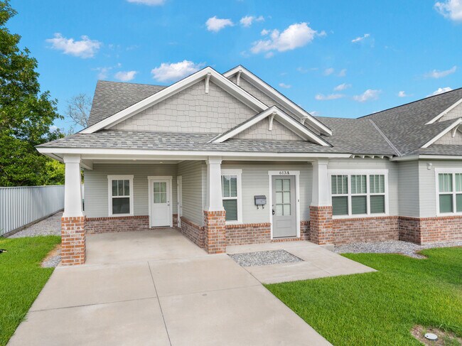 Building Photo - 613 E Center St