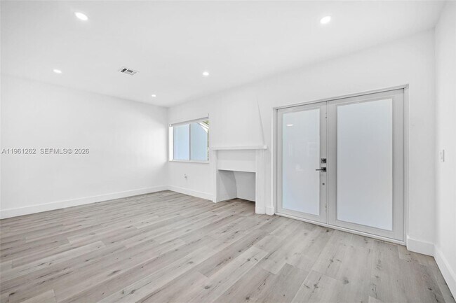 Building Photo - 876 NE 81st St