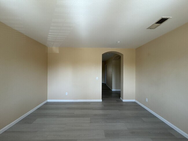 Building Photo - 37978 Spur Dr