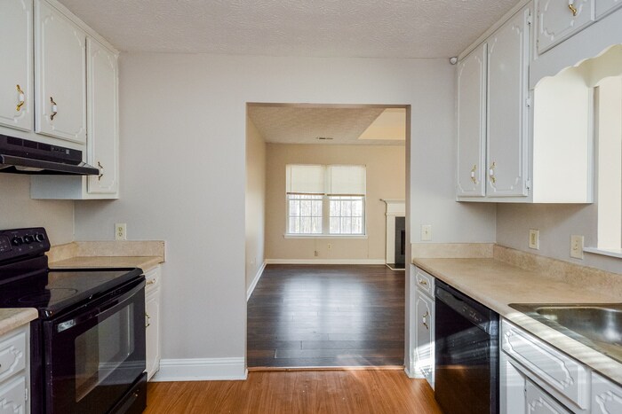 Building Photo - 150 Lakeside Dr