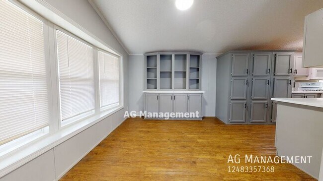Building Photo - 45961 Jefferson Ave - Spacious & Stylish C...