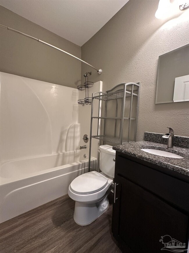 Building Photo - 923 E Belmont St