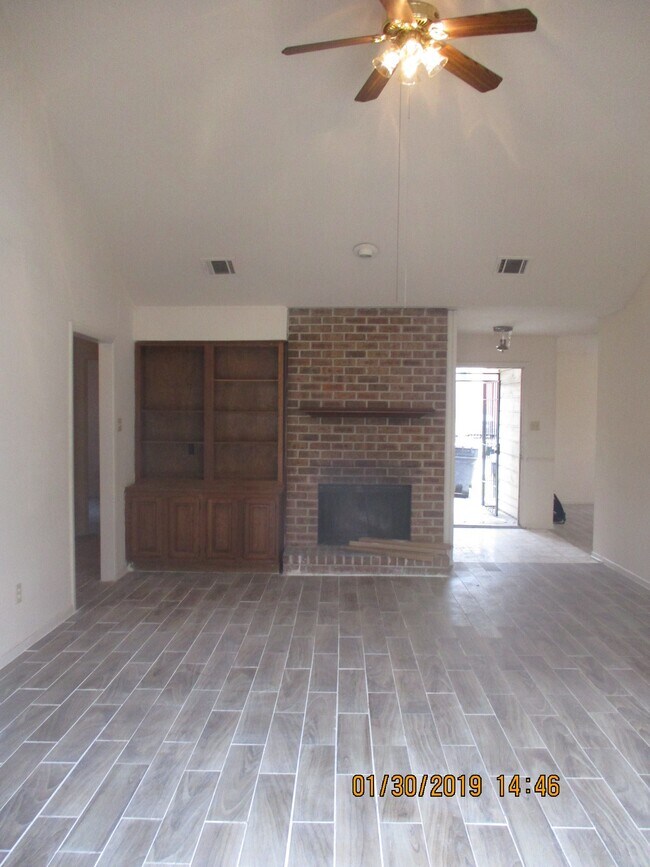 Building Photo - 10822 Lynbrook Dr