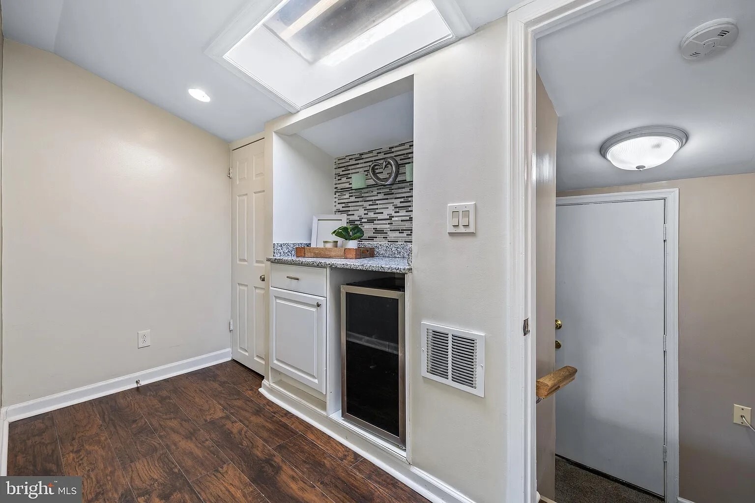 Building Photo - 926 W Pratt St