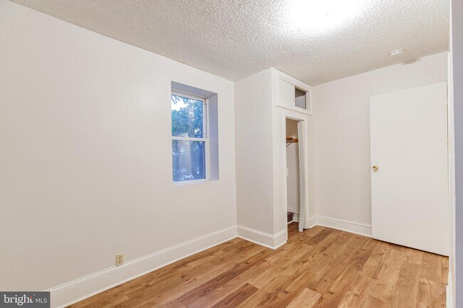 Building Photo - 101 N 6th St