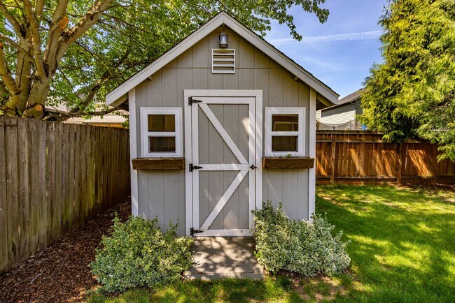 Building Photo - One Level Ranch Home - Three Bedrooms