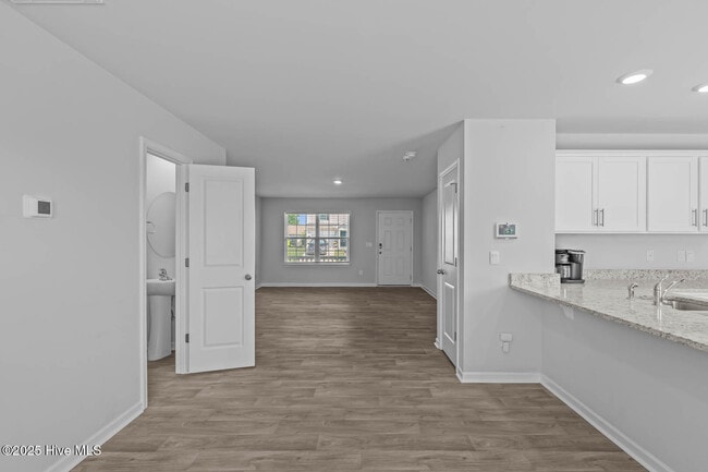 Building Photo - 200 Walton Dr