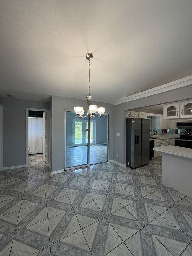 Building Photo - Morriston - 19 ACRE HIDDEN GEM!! **Won't Last**