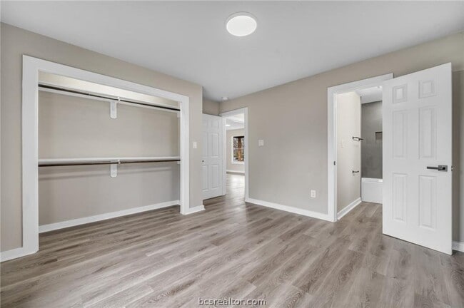 Building Photo - 1103 Phoenix St