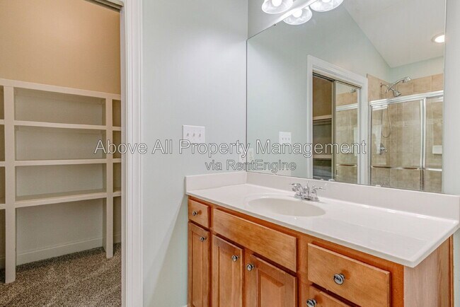 Building Photo - 2041 Jadewood Dr
