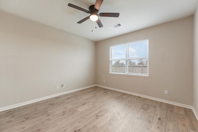 Building Photo - Beautiful Texas City Home in Seacrest Subdivsion