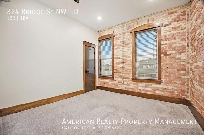 Building Photo - 824 Bridge St NW