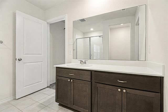 Building Photo - 717 English Dr