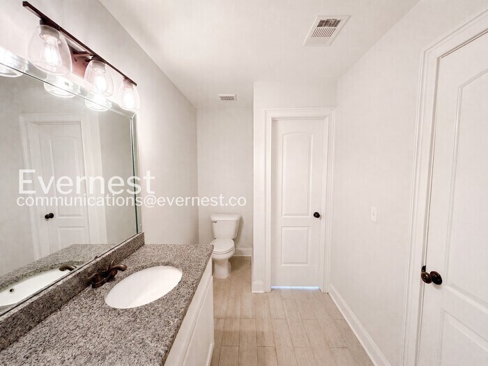 Building Photo - 4409B Providence Heights