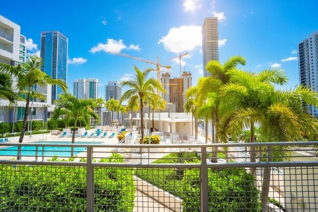 Building Photo - 350 NE 24th St