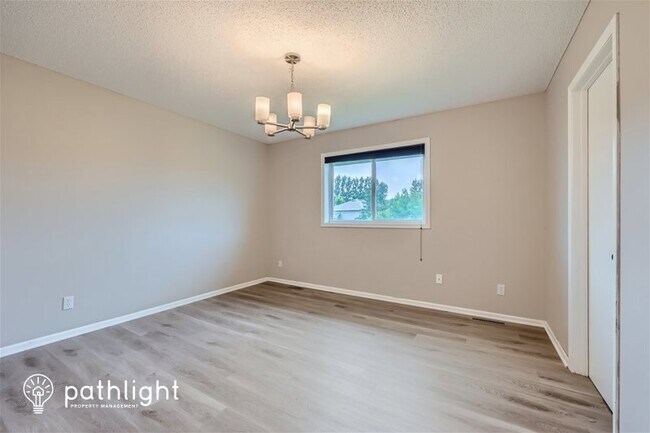 Building Photo - 325 Mindy Ln