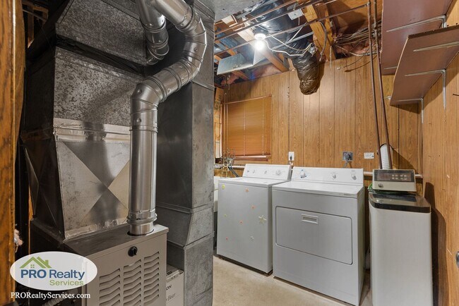 Building Photo - 3 Bedroom House in Oakdale