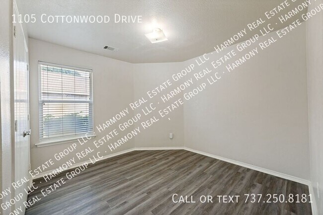 Building Photo - 1105 W Cottonwood Dr