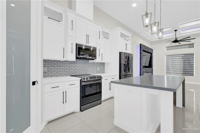 Building Photo - 31 Tierra Escondido