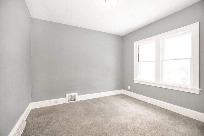 Building Photo - 3584 E 151st St