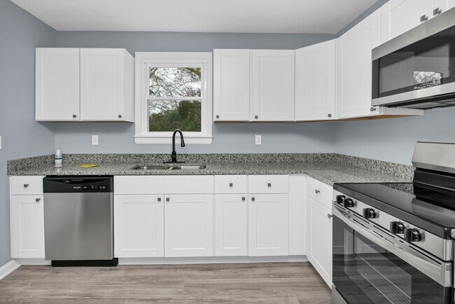 Building Photo - Fully Renovated 3-Bedroom Corner-Lot Gem Near Downtown Columbia & USC!