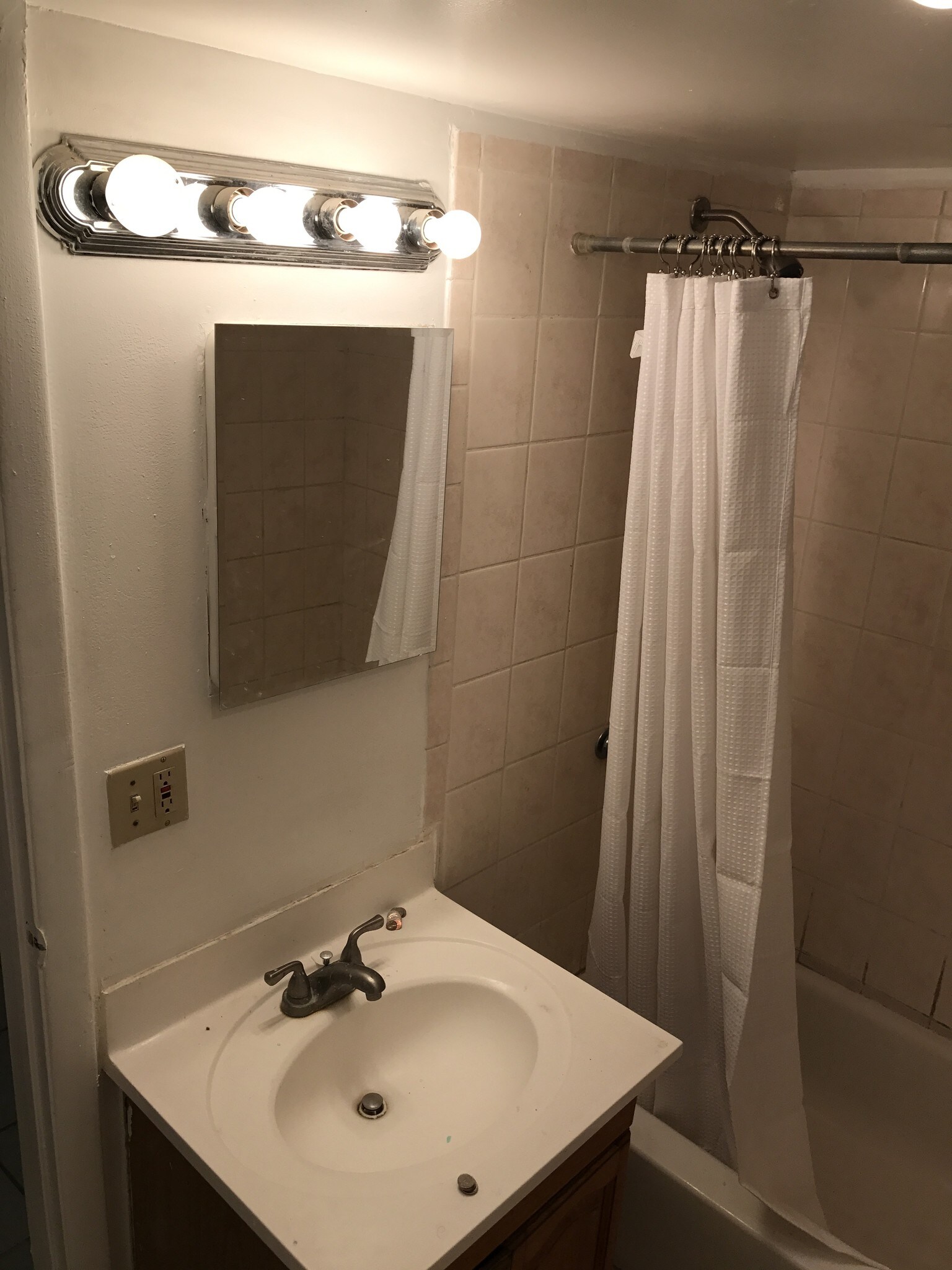 bathroom - 305 Watson Ave