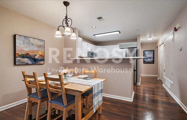 Building Photo - Modern Comfort and a Garage in Prime Aurora Location