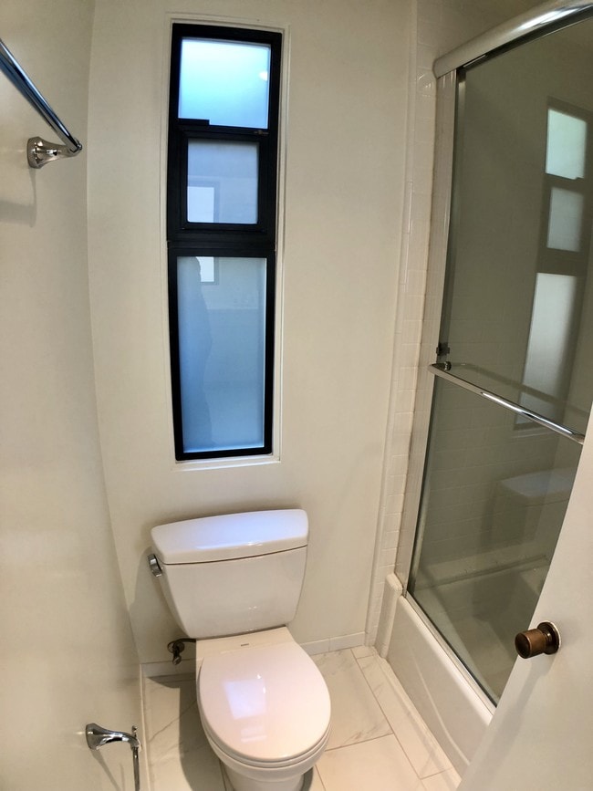 Building Photo - 328 Glenneyre St