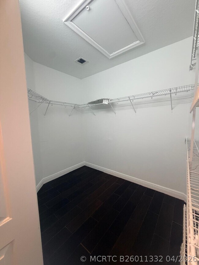 Building Photo - 7644 Foxcroft Ln