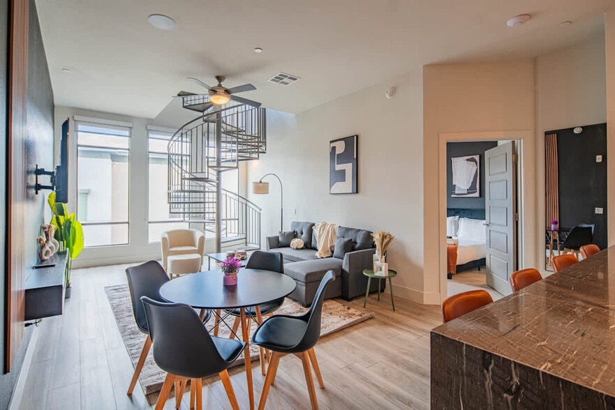 Building Photo - 15501 N Dial Blvd