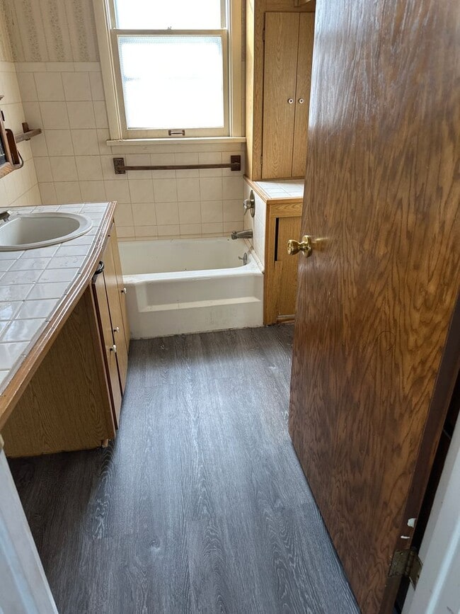 Building Photo - 905 Baltimore St