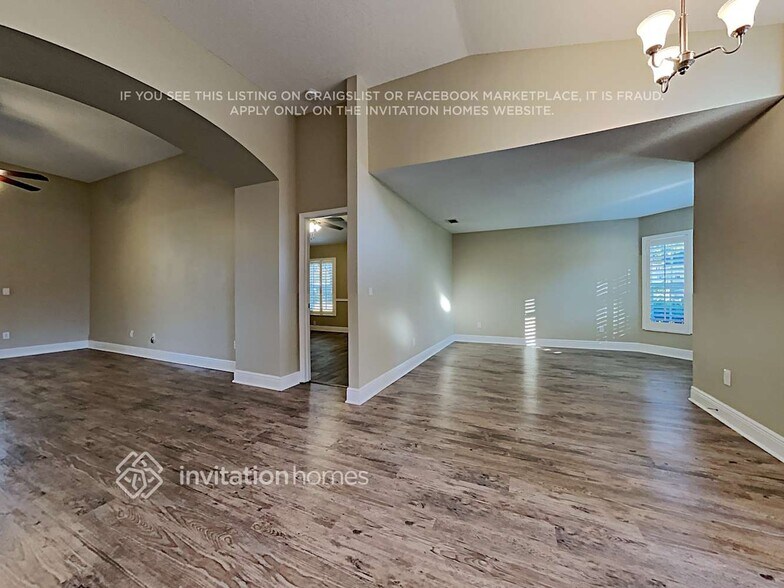 Building Photo - 3169 Floral Way E