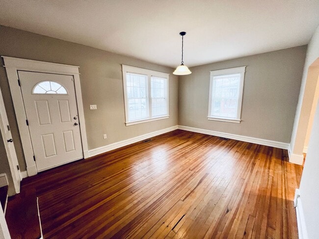 Building Photo - Beautifully Renovated 4bdrm/2bth Home Located in Richmond's Southside!!